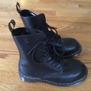 Dr Martens Boots Men’s 6 or Women’s 8